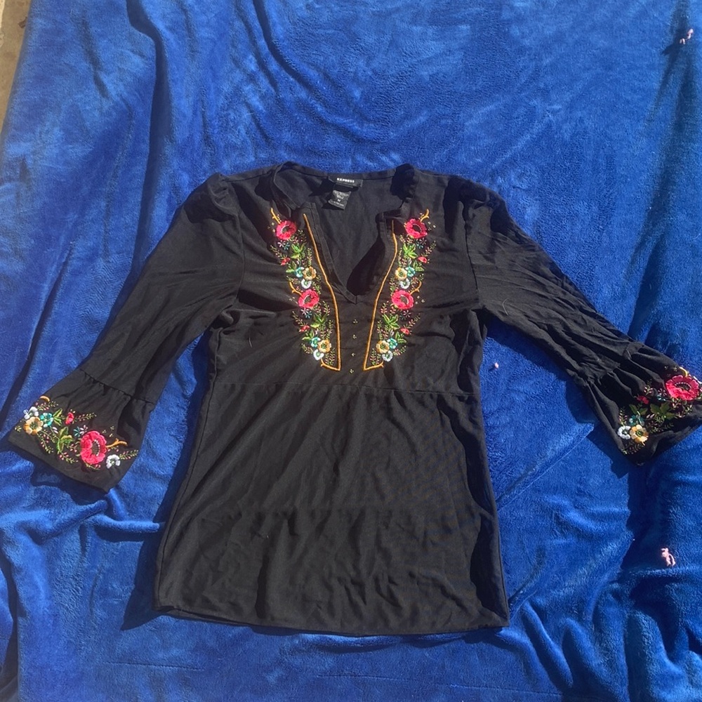 Express Mesh black statement top.